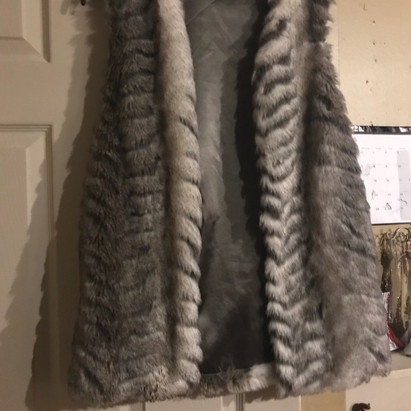 Vest - Picture 2 of 4
